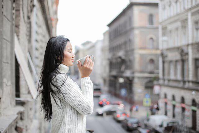 Ilustrasi minum kopi (Pexels.com/Andrea Piacquadio)