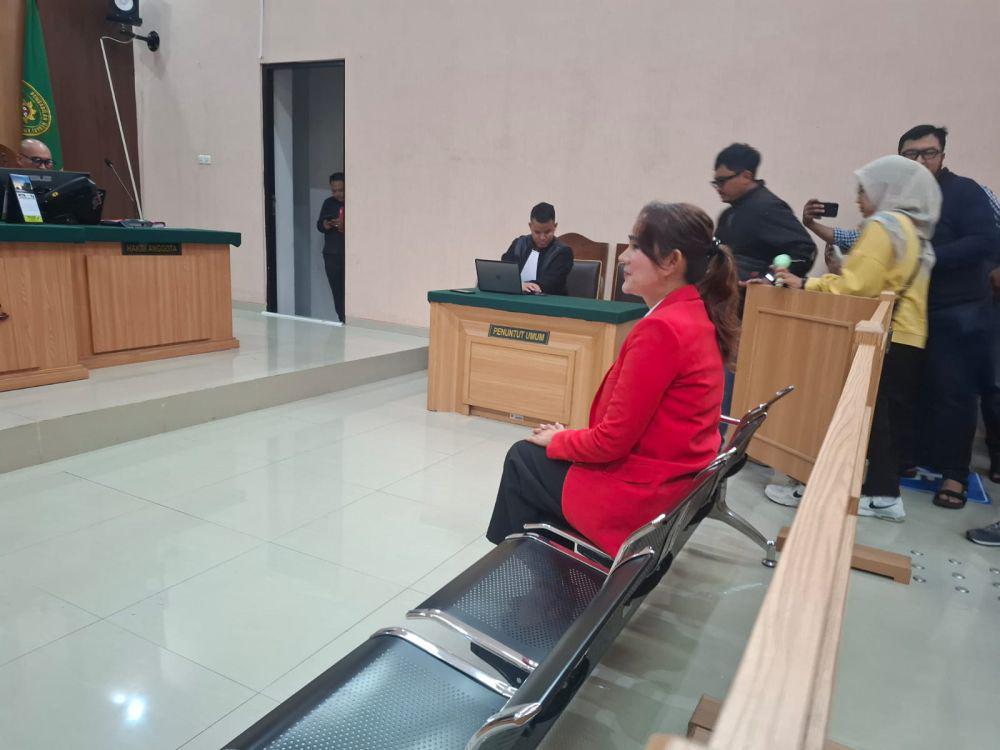Isa Zega saat menjalani sidang di PN Kepanjen. (IDN Times/Rizal Adhi Pratama)