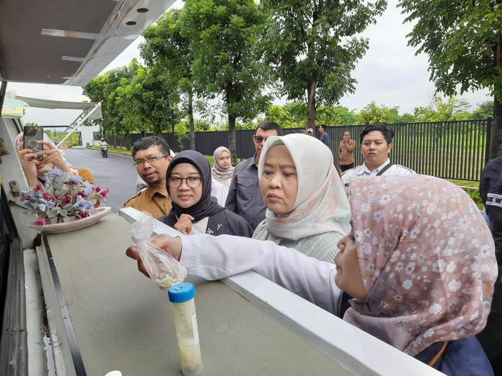 Disperindag Temukan Teri Medan di Pasar Summarecon Bandung Berformalin