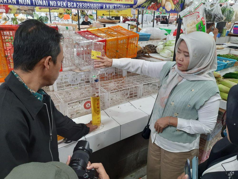 Minyakita Tak Sesuai Takaran Ditemukan di Pasar Summarecon Bandung