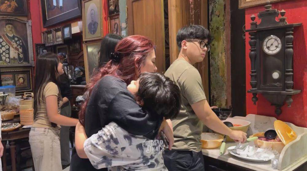 Ahmad Dhani bukber anak dan calon menantu (YouTube.com/AHMADDHANIDALAMBERITA)