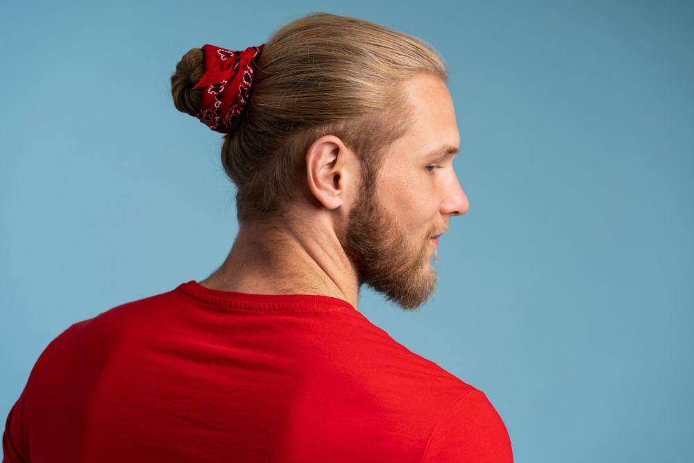 ilustrasi potongan rambut gaya Spartan pria (freepik.com/freepik)