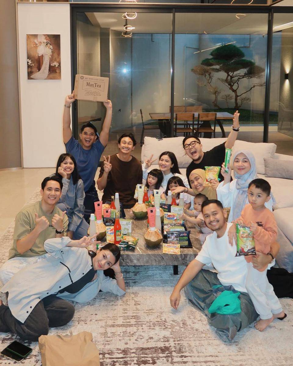 Felicya Angelista dan geng bukber (Instagram.com/felicyaangelista_)