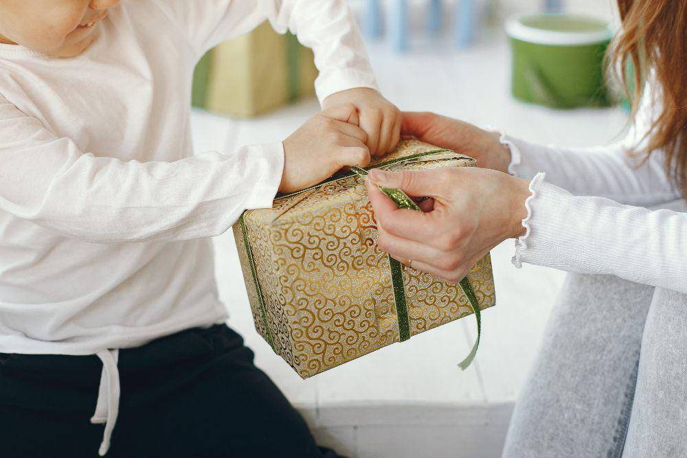Hampers Lebaran (freepik.com/prostooleh)