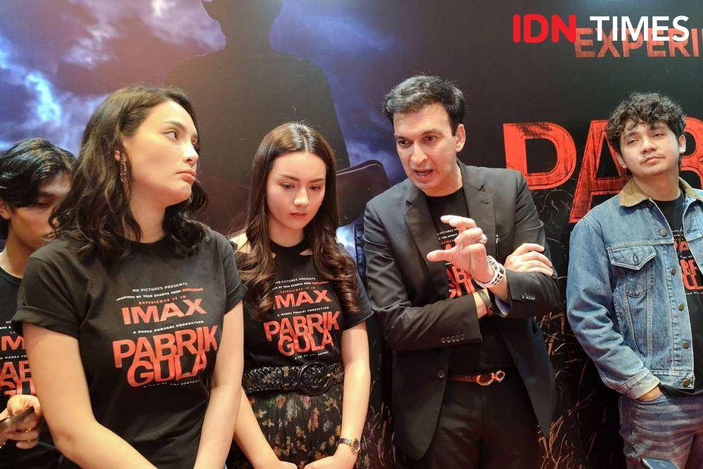 Manoj Punjabi dan cast Pabrik Gula di Agora Mall XXI, Jakarta Pusat, Senin (17/3/25) (dok. IDN Times/Shandy Pradana)