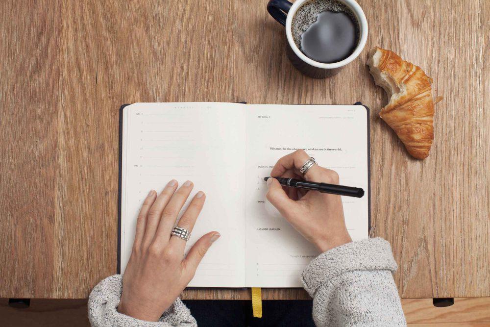 5 Manfaat Rutin Membuat Prompt Journal, Bisa Mengenal Diri Sendiri!