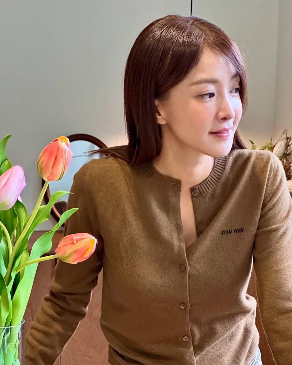makeup minimallis ala Lee Si Young (instagram.com/leesiyoung38)