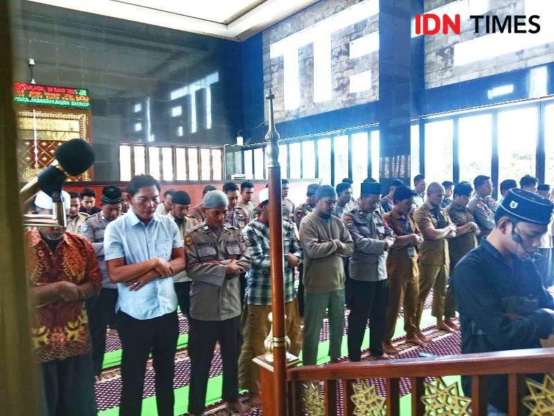 Polres PPU Gelar Salat Gaib untuk Personel Polri yang Gugur di Lampung