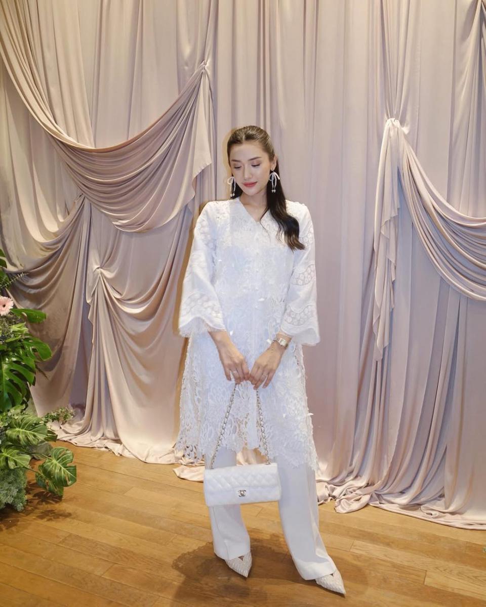 inspirasi baju modest untuk Lebaran ala Anissa Aziza (instagram.com/anissaaziza)