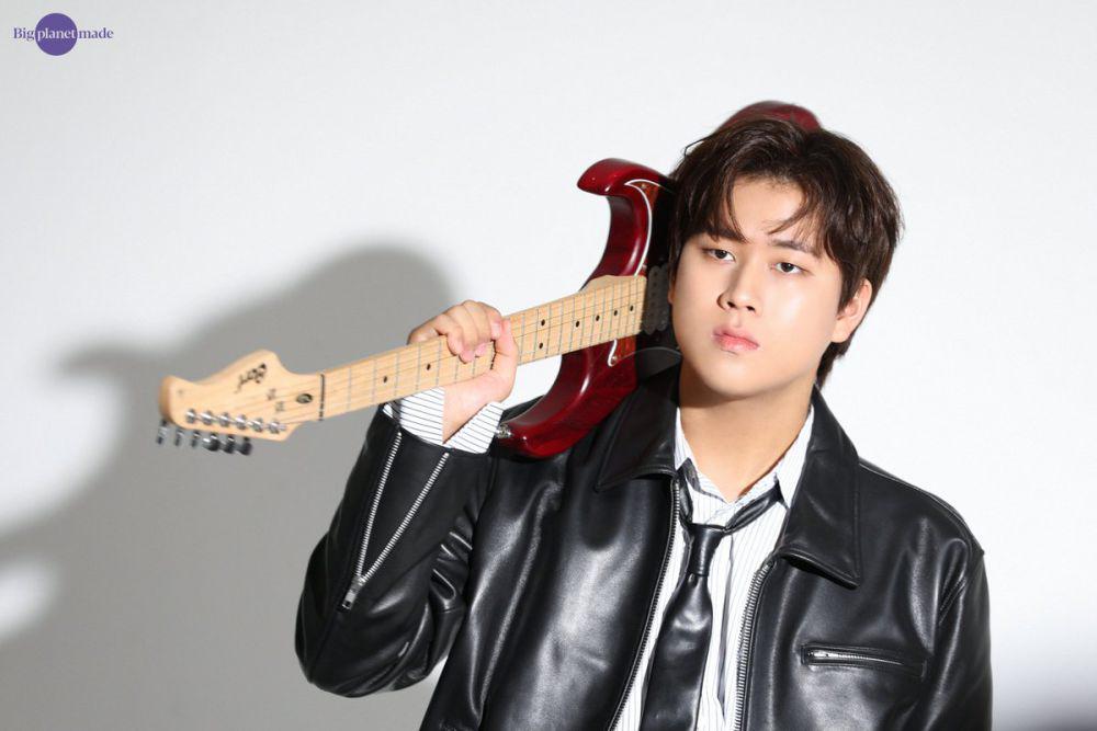 8 Penampilan Lee Mujin Cover Lagu Bahasa Inggris, Bikin Candu