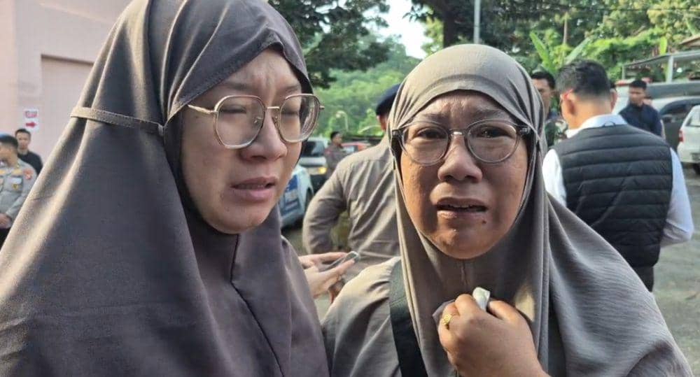 Fitri, Keluarga dari Bripda M. Ghalib Surya Ganta. (IDN Times/Muhaimin)