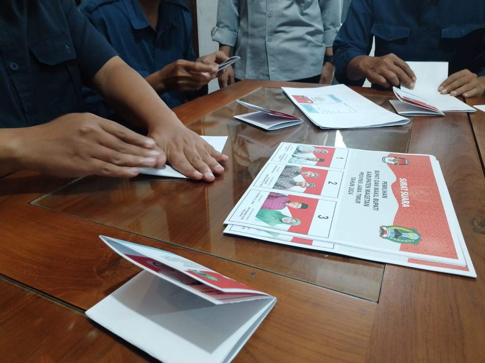 KPU Magetan Lipat Surat Suara PSU, Ditemukan Kelebihan 1 Lembar