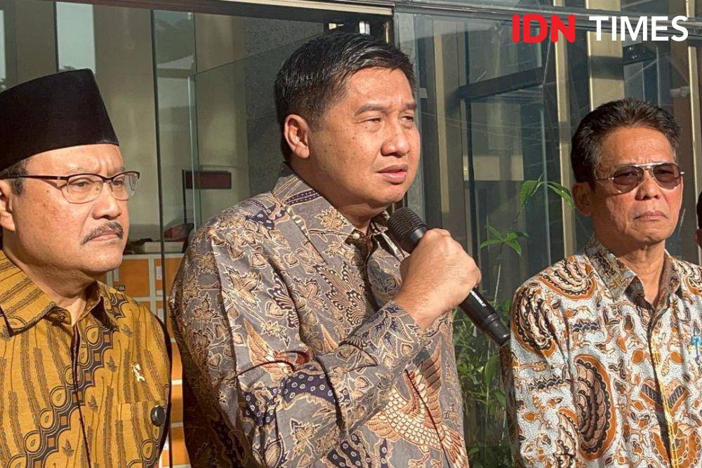 Menteri Sosial Syaifullah Yusuf hingga Menteri PKP Maruarar Sirait bersama Wakil Ketua KPK Johanis Tanak (IDN Times/Aryodamar)