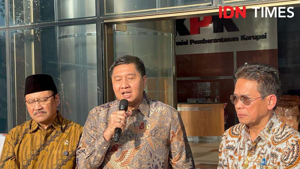 Menteri Sosial Syaifullah Yusuf hingga Menteri PKP Maruarar Sirait bersama Wakil Ketua KPK Johanis Tanak (IDN Times/Aryodamar)
