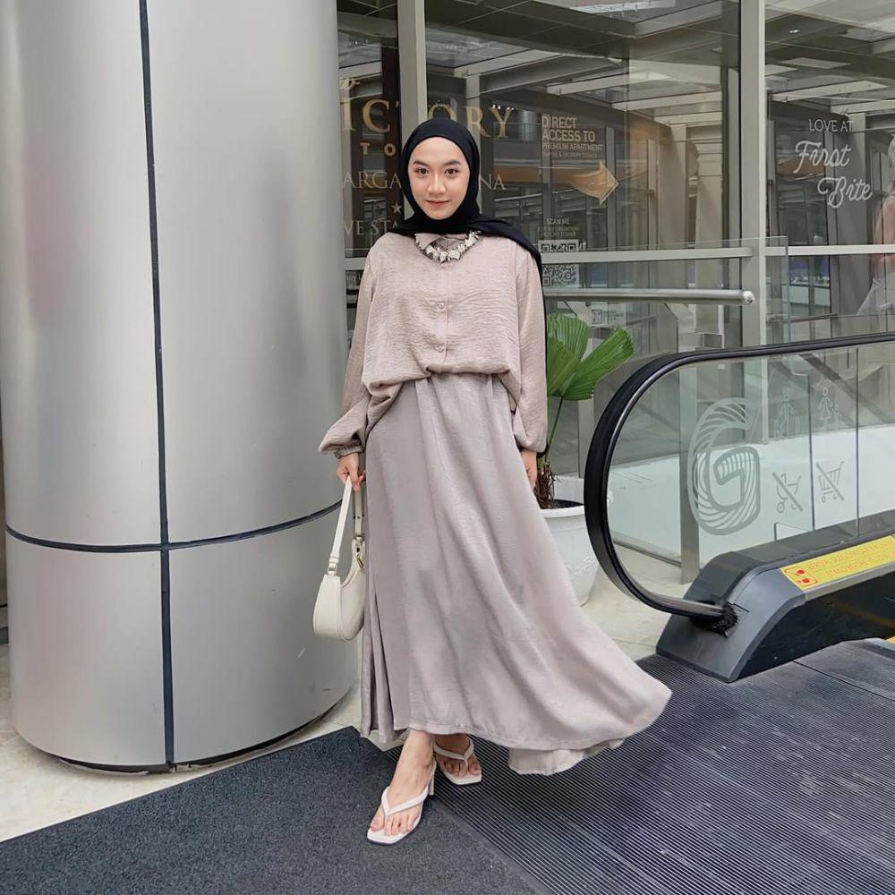potret padu padan OOTD hijab yang simple chic ala Darma Putri (instagram.com/darmaputrii)