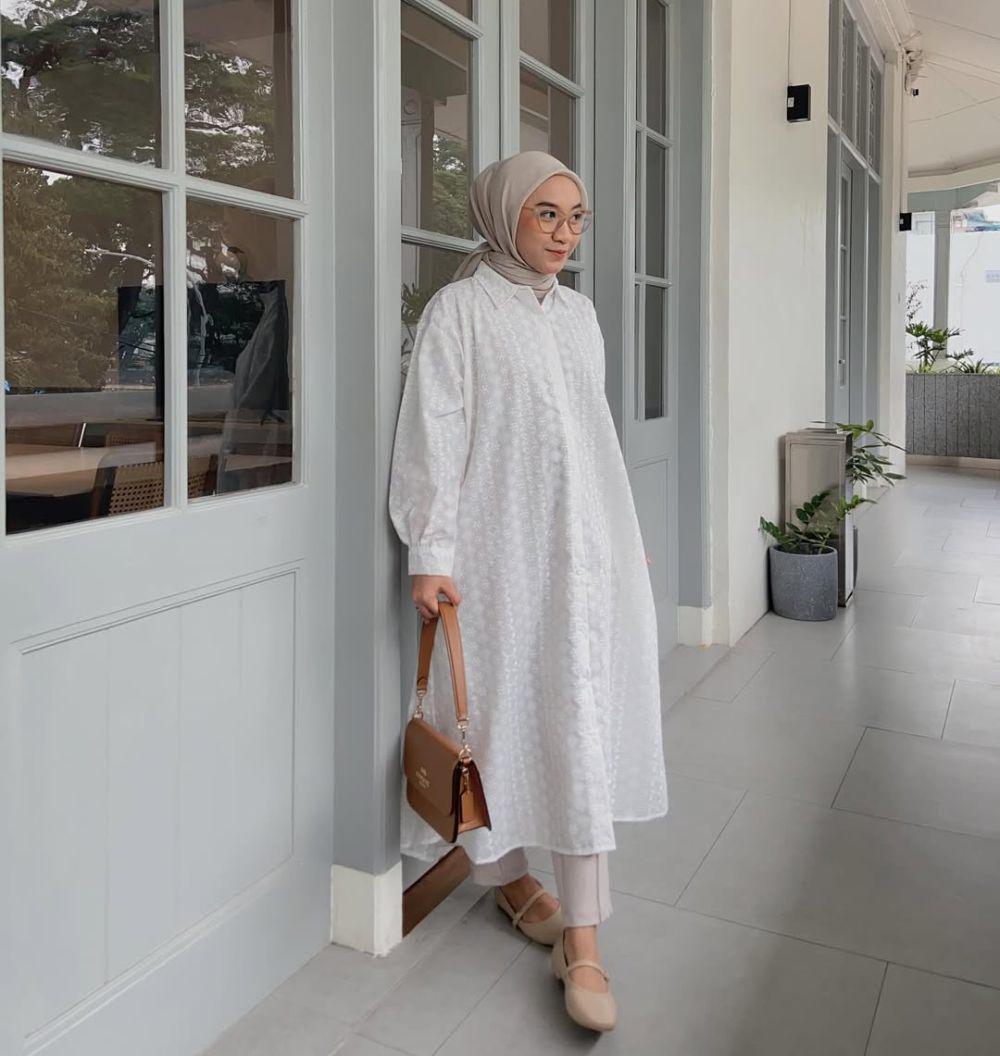 potret padu padan OOTD hijab yang simple chic ala Darma Putri (instagram.com/darmaputrii)