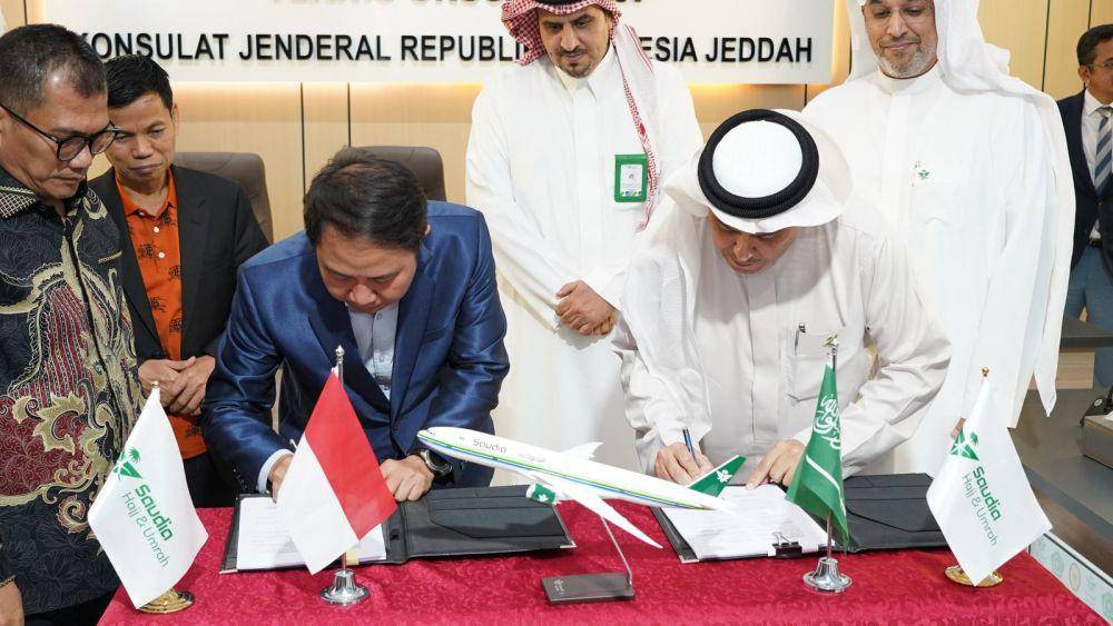 Kemenag teken kerja sama pelayanan udara untuk jemaah haji 2025 dengan Saudi Airlines di Jeddah, Arab Saudi, Minggu, 16 Maret 2025. (Dok. Kemenag)