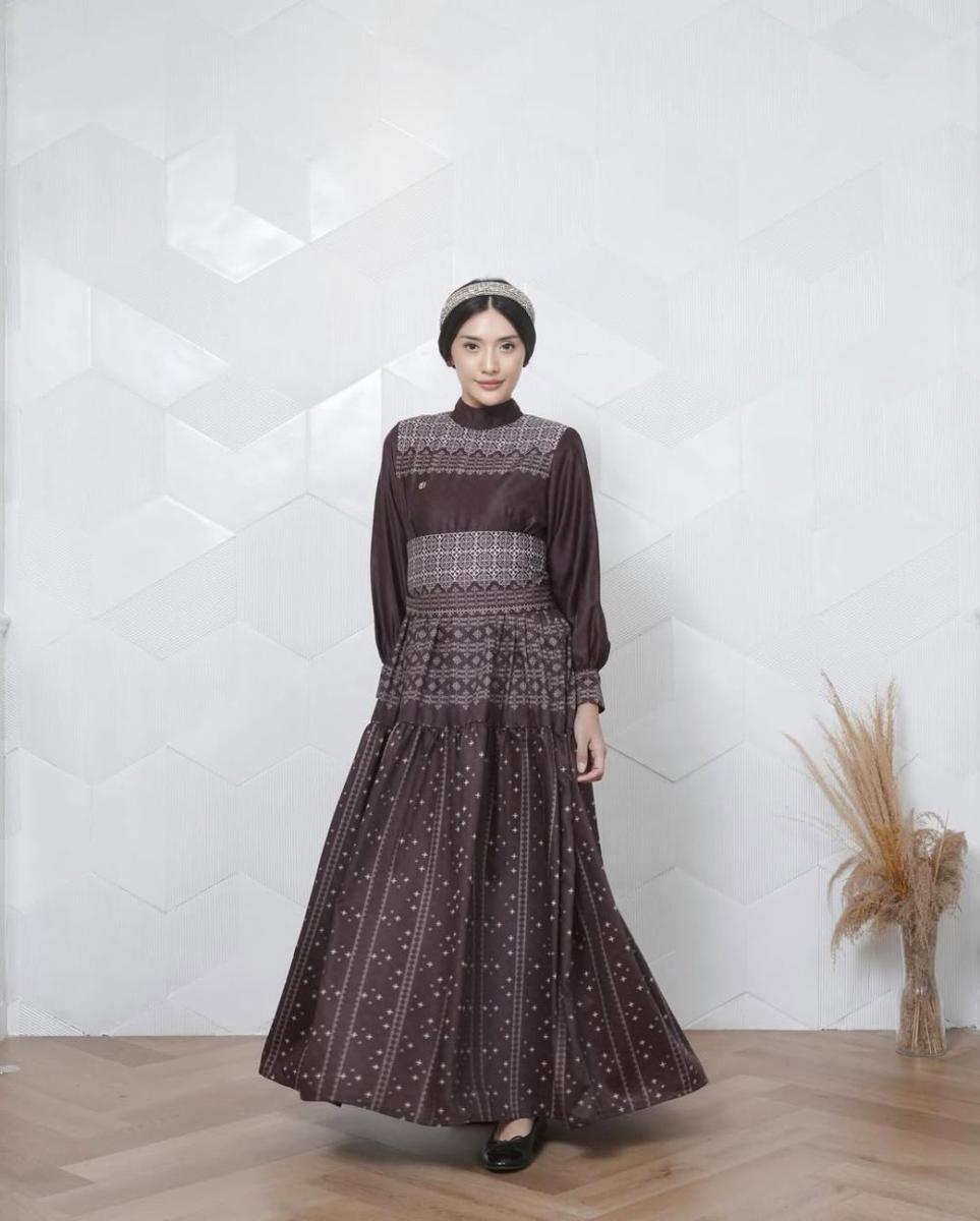 inspirasi baju modest untuk Lebaran ala Anissa Aziza (instagram.com/anissaaziza)