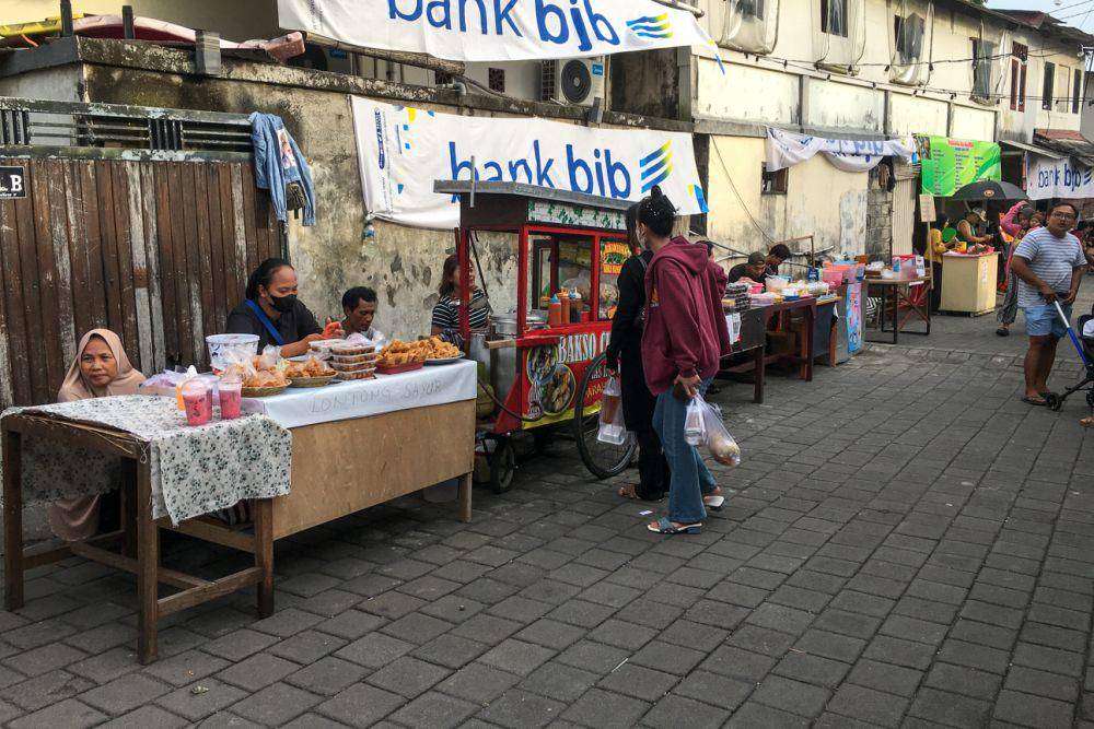 penjaja makanan dan minuman di Kampung Sunda Bali (dok.pribadi/Natalia Indah)
