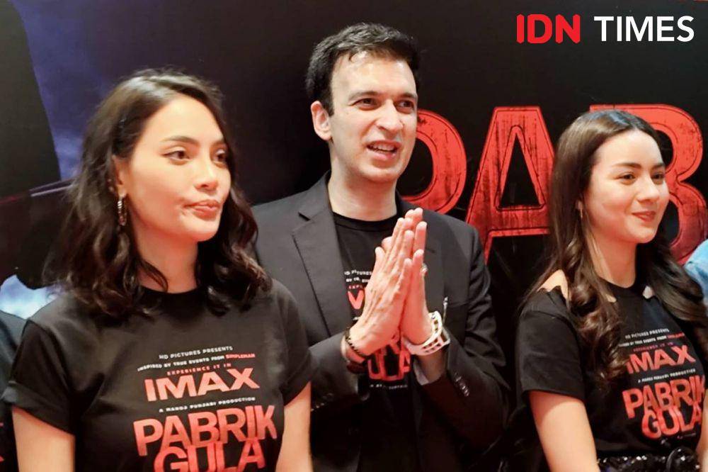 Manoj Punjabi dan cast Pabrik Gula di Agora Mall XXI, Jakarta Pusat, Senin (17/3/25) (dok. IDN Times/Shandy Pradana)