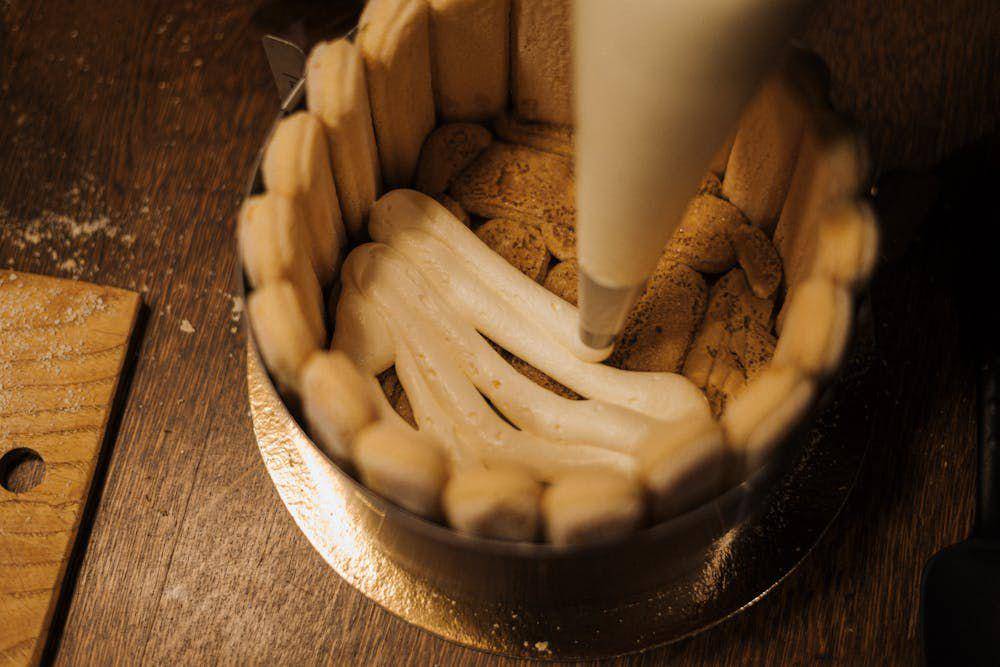 ilustrasi menjadikan kue kering sebagai crust cheesecake (pexels.com/Anete Lusina)