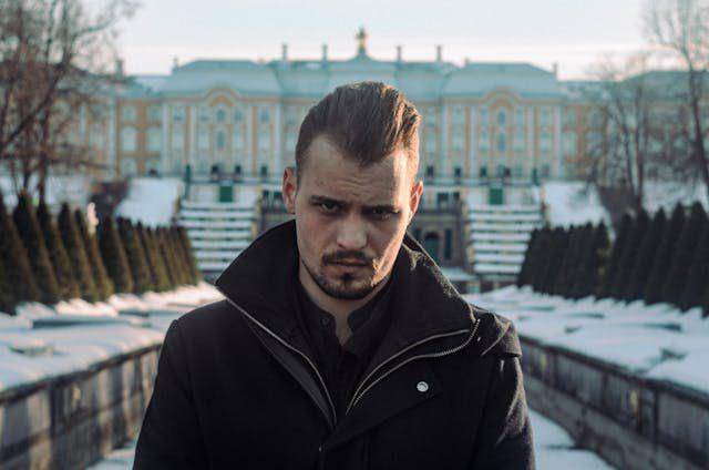 ilustrasi model jenggot tipis pria (pexels.com/Ilya Dudnikov)