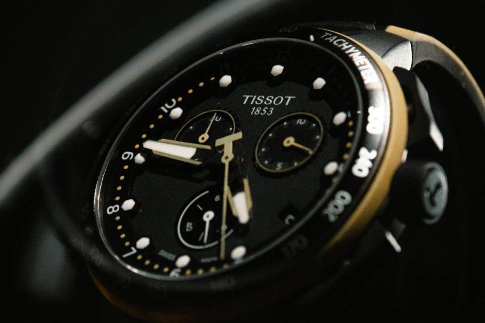 potret jam tangan Tissot (pexels.com/Samuel Becerra)