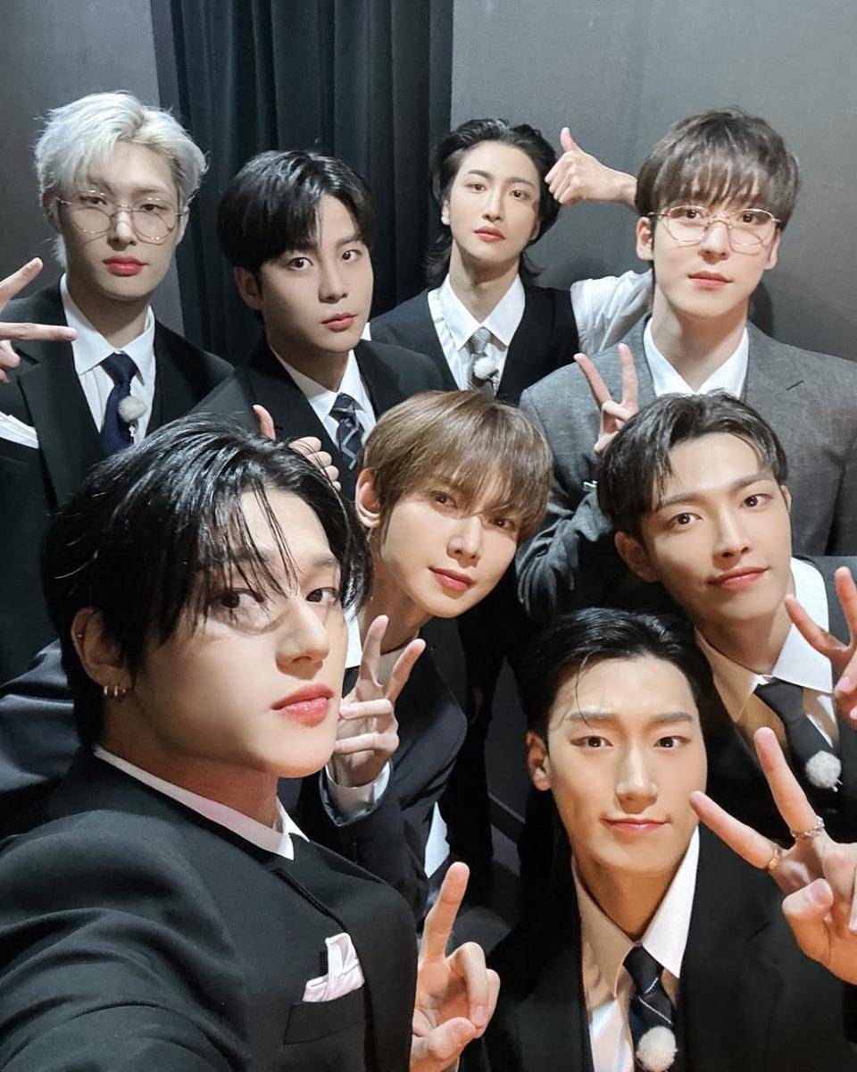 ATEEZ (instagram.com/ateez_official_)