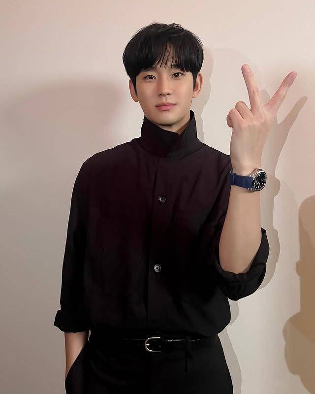 Kim Soo Hyun (Instagram.com/soohyun_k216)