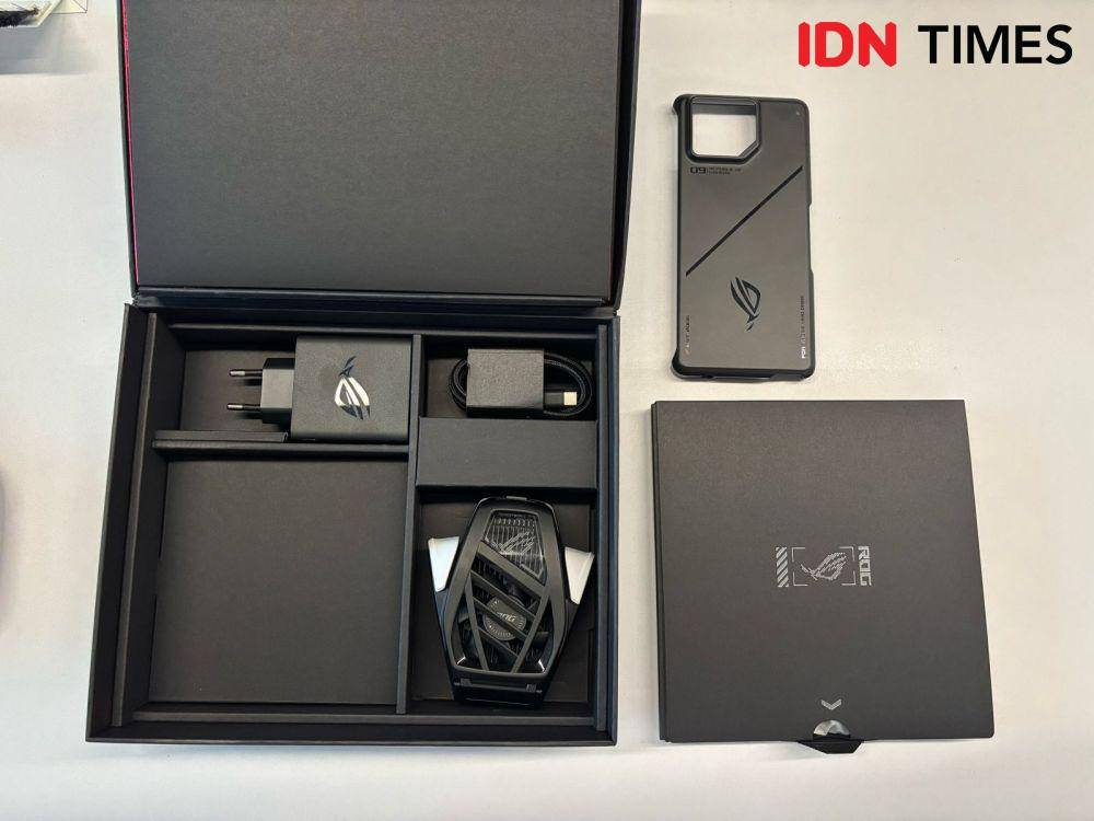 box dan aksesoris ROG Phone 9 Pro (IDN Times/Rifki Wuda)