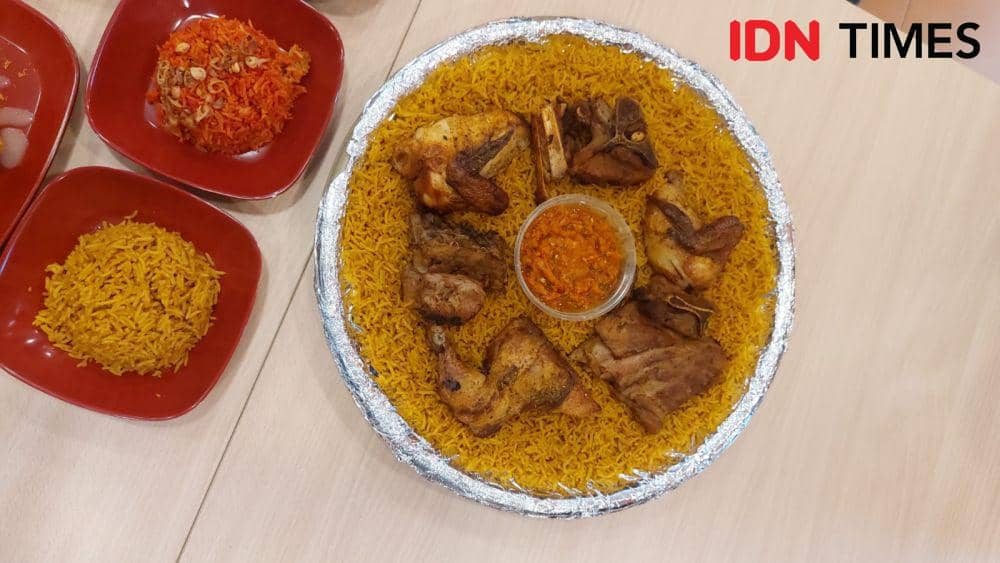 Selain itu salah satu menu unggulan adalah dessert khas timur tengah, Um Ali. (IDN Times/Erik Alfian)