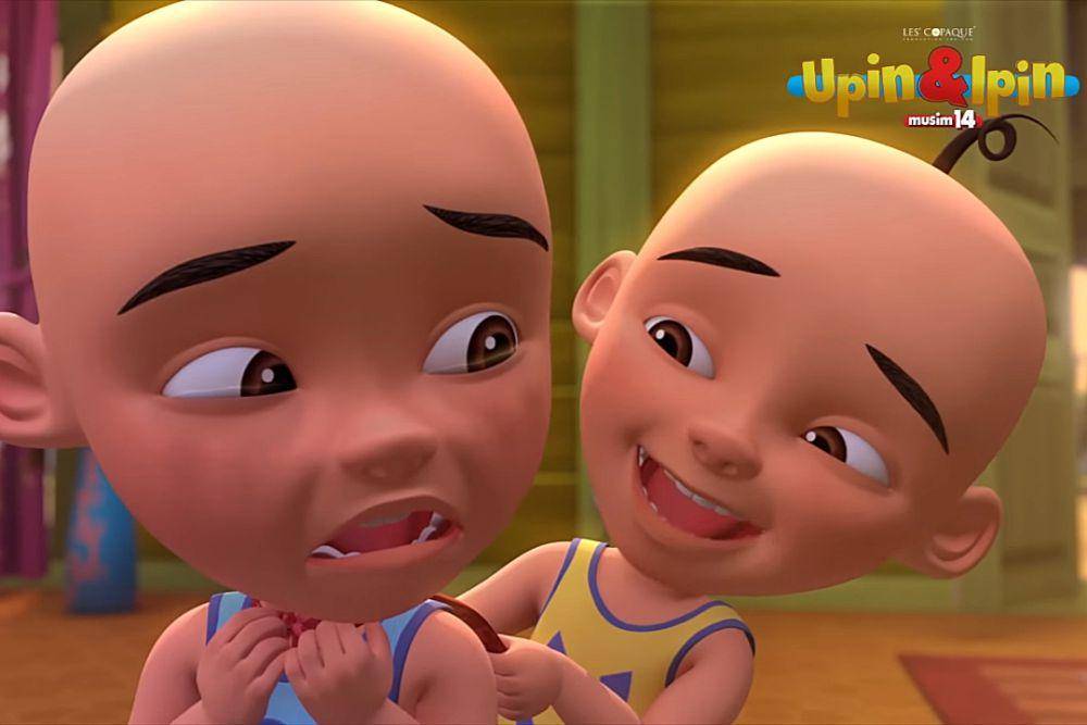 Upin memberikan kain merahnya untuk Ipin (youtube.com/Les' Copaque Production)