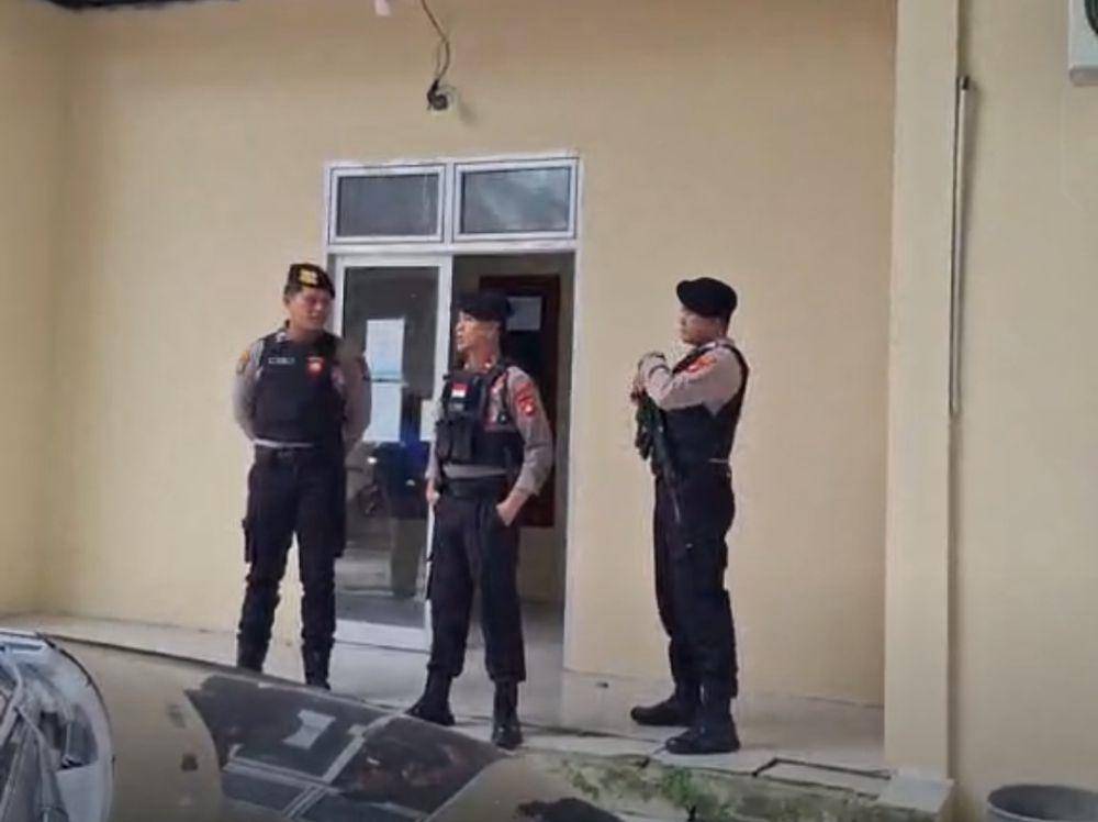Suasana penggeledahan di Kantor Dinas PUPR OKU. (Dok. Istimewa)