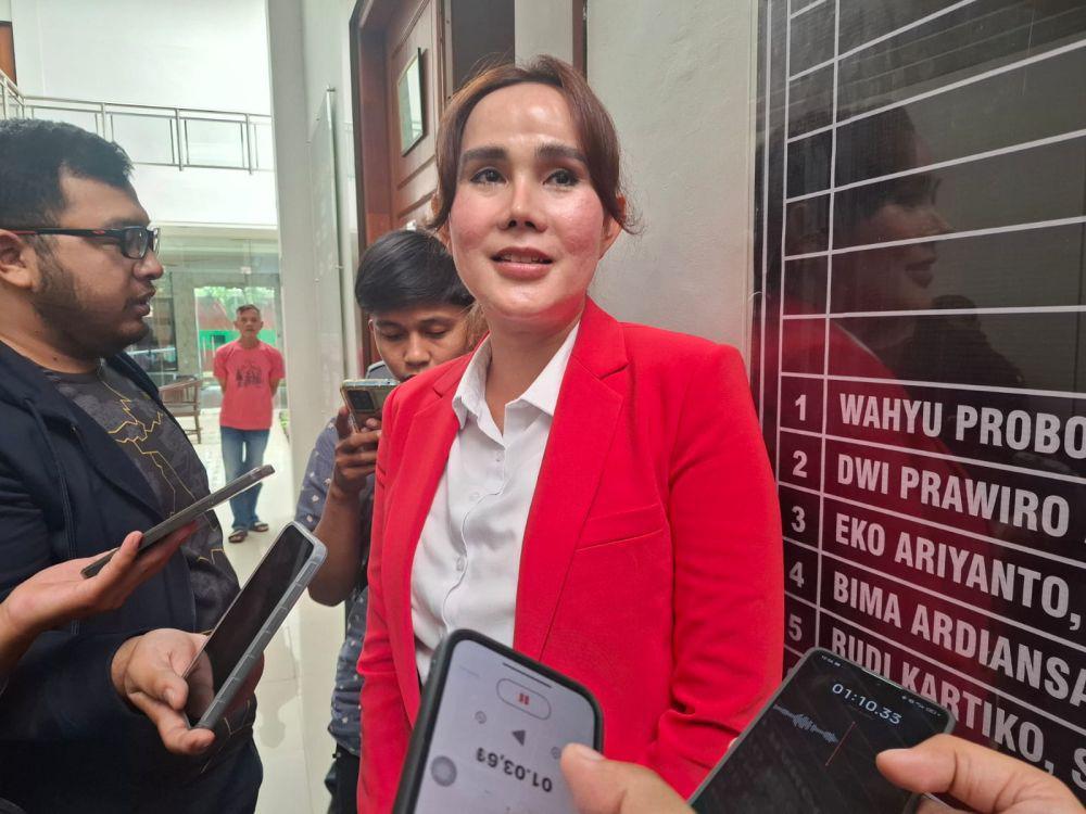 Selebgram, Adrena Isa Zega usai melaksanakan sidang di PN Kepanjen. (IDN Times/Rizal Adhi Pratama)