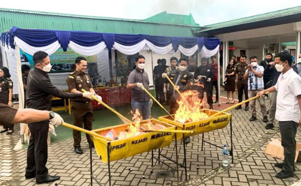 Bea Cukai Musnahkan Barang Bukti Hasil Penanganan 54 Perkara di Merauke