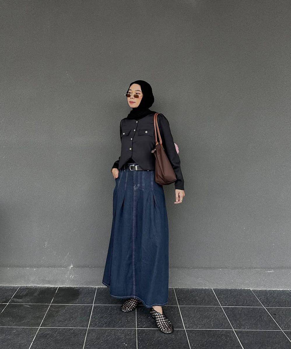 inspirasi style clean outfit ala Fitri Hasiani (instagram.com/_kakpit)