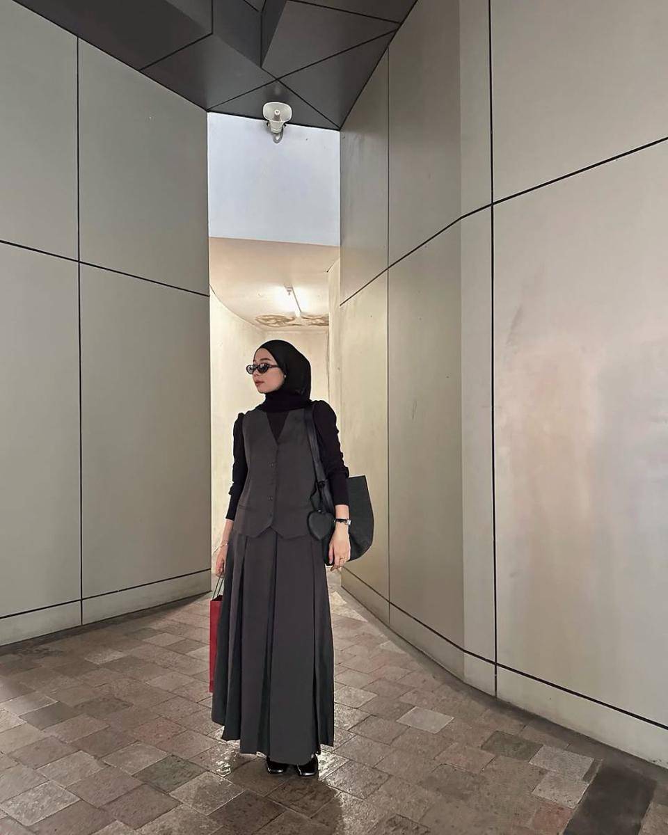 inspirasi style clean outfit ala Fitri Hasiani (instagram.com/_kakpit)
