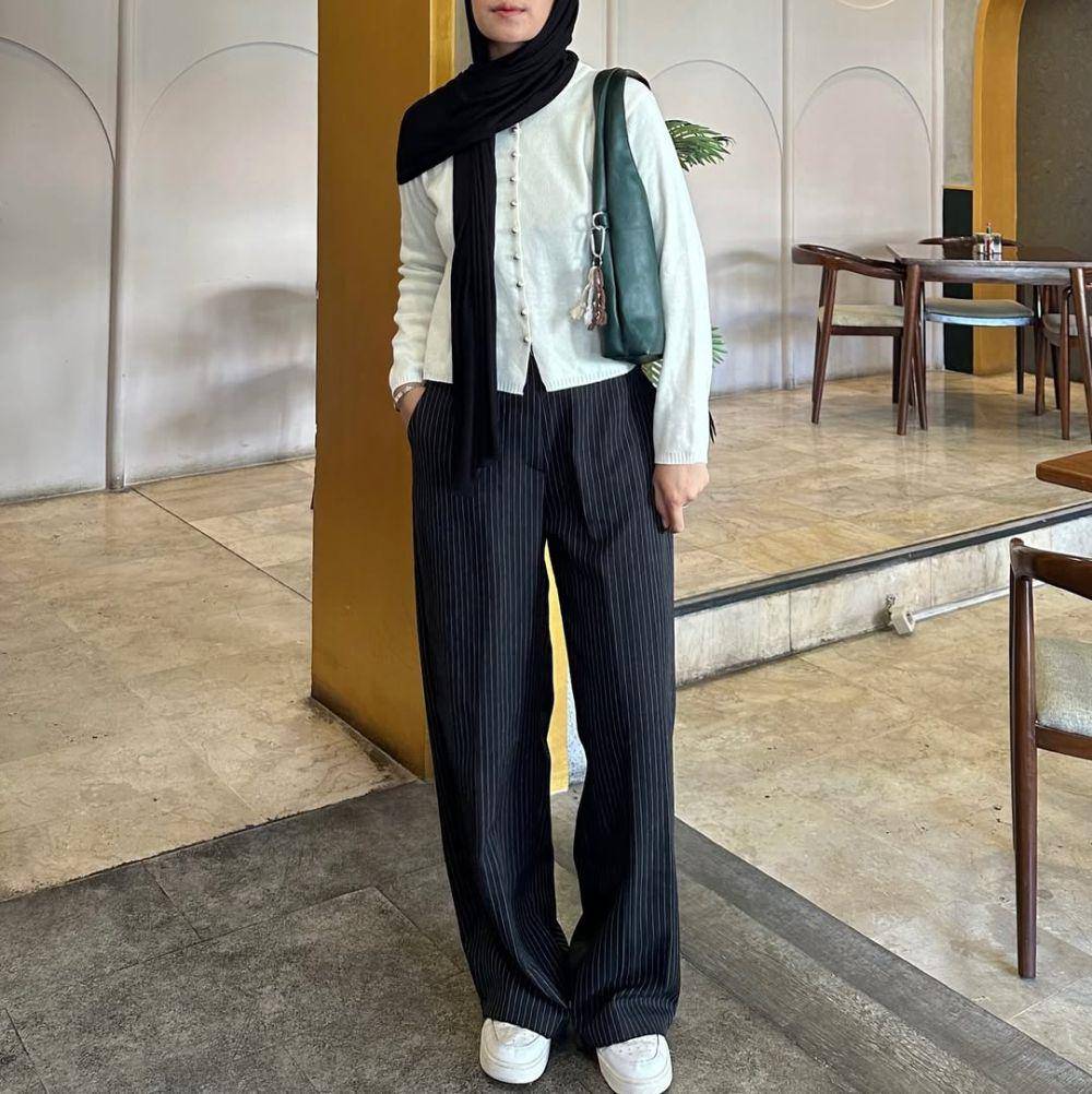 inspirasi style clean outfit ala Fitri Hasiani (instagram.com/_kakpit)