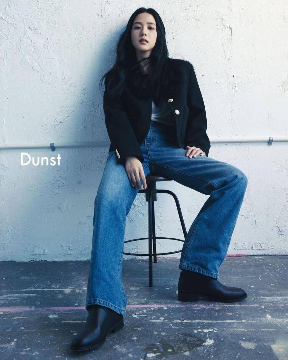 gaya clean outfit ala Jisoo BLACKPINK (instagram.com/sooyaaa__)