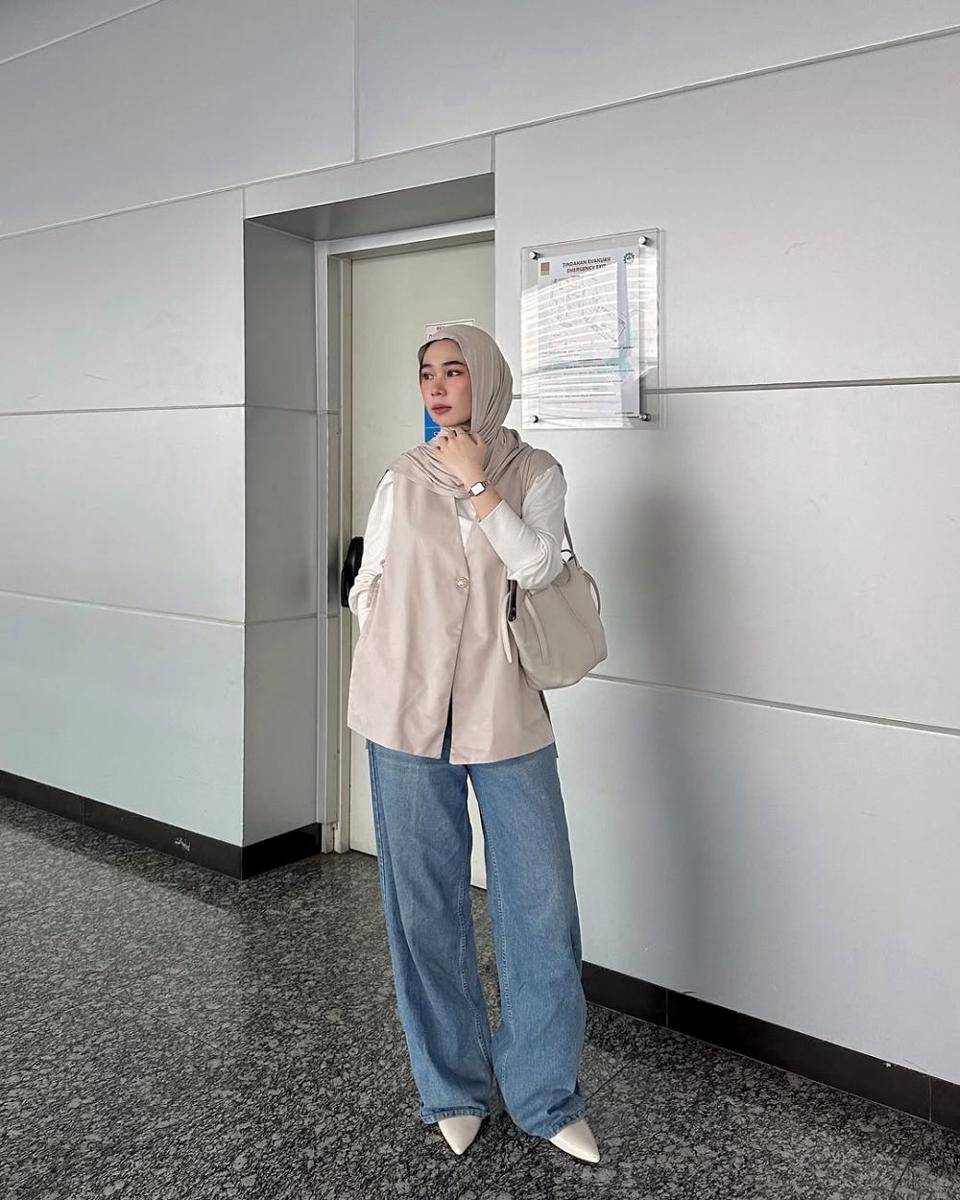 inspirasi style clean outfit ala Fitri Hasiani (instagram.com/_kakpit)