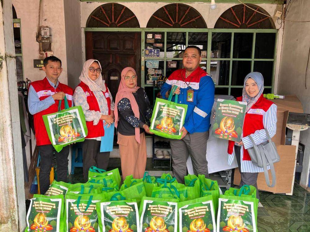 Elnusa Petrofin (EPN), anak usaha PT Elnusa Tbk (ELSA) salurkan total 10.872 paket sembako. (dok EPN)