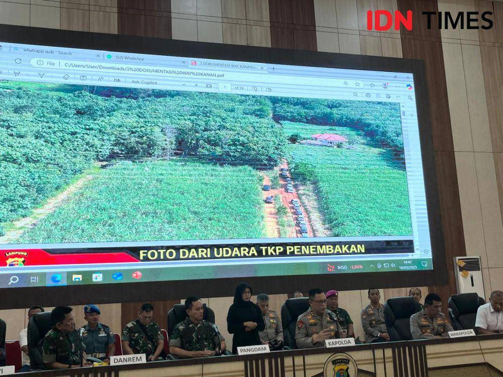 Konferensi pers kasus 3 anggota Polri ditembak saat gerebek lokasi judi sabung ayam di Way Kanan. (IDN Times/Tama Yudha Wiguna)