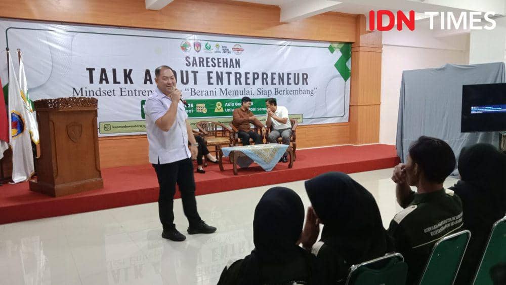 Bendahara Umum HIPMI Jateng, Teddy Agung Tirtayadi, bersama Business Coach R. Ade S Pramudito. (IDN Times/Fariz Fardianto)
