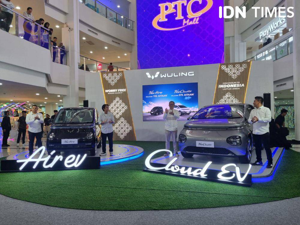 Varian baru mobil listrik Wuling dihadirkan dalam pameran promo 'Tenang Bersama Wuling (IDN Times/Rangga Erfizal)