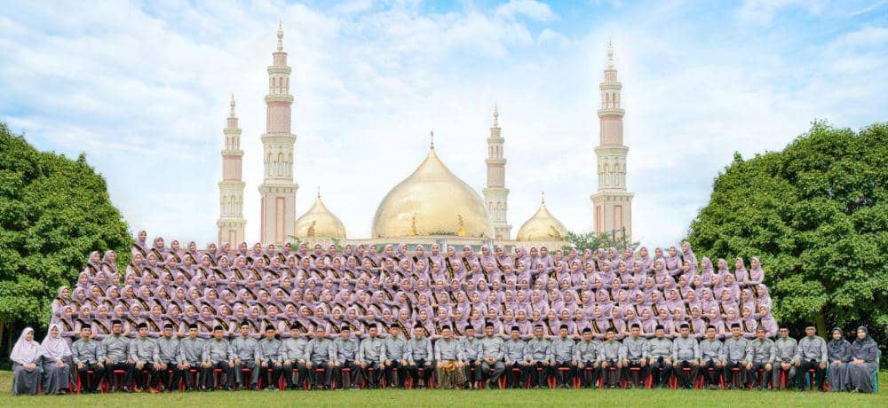 Para Dyah Pesantren Darularafah Raya beserta para pengajar (dok.Darularafah Raya)