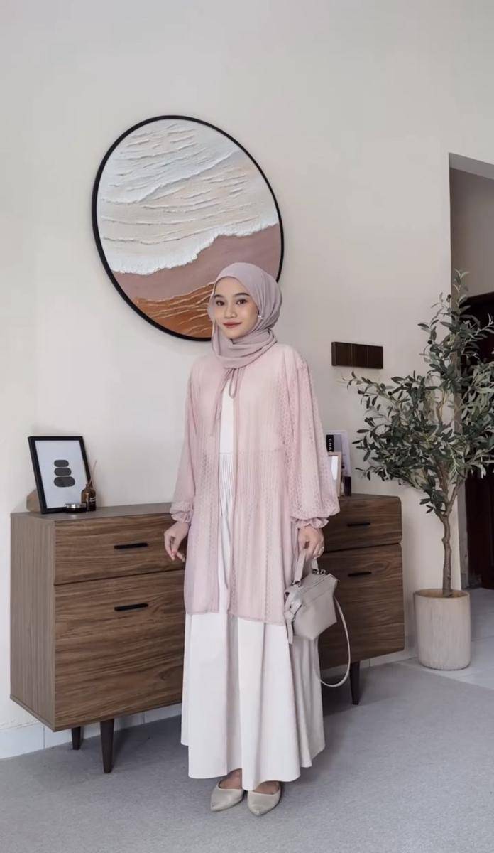 Gaya hijab buat remaja ala Melvin Maylani