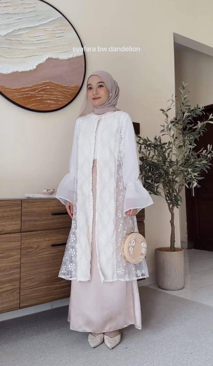 ide outfit hijab buat remaja ala Melvin Maylani