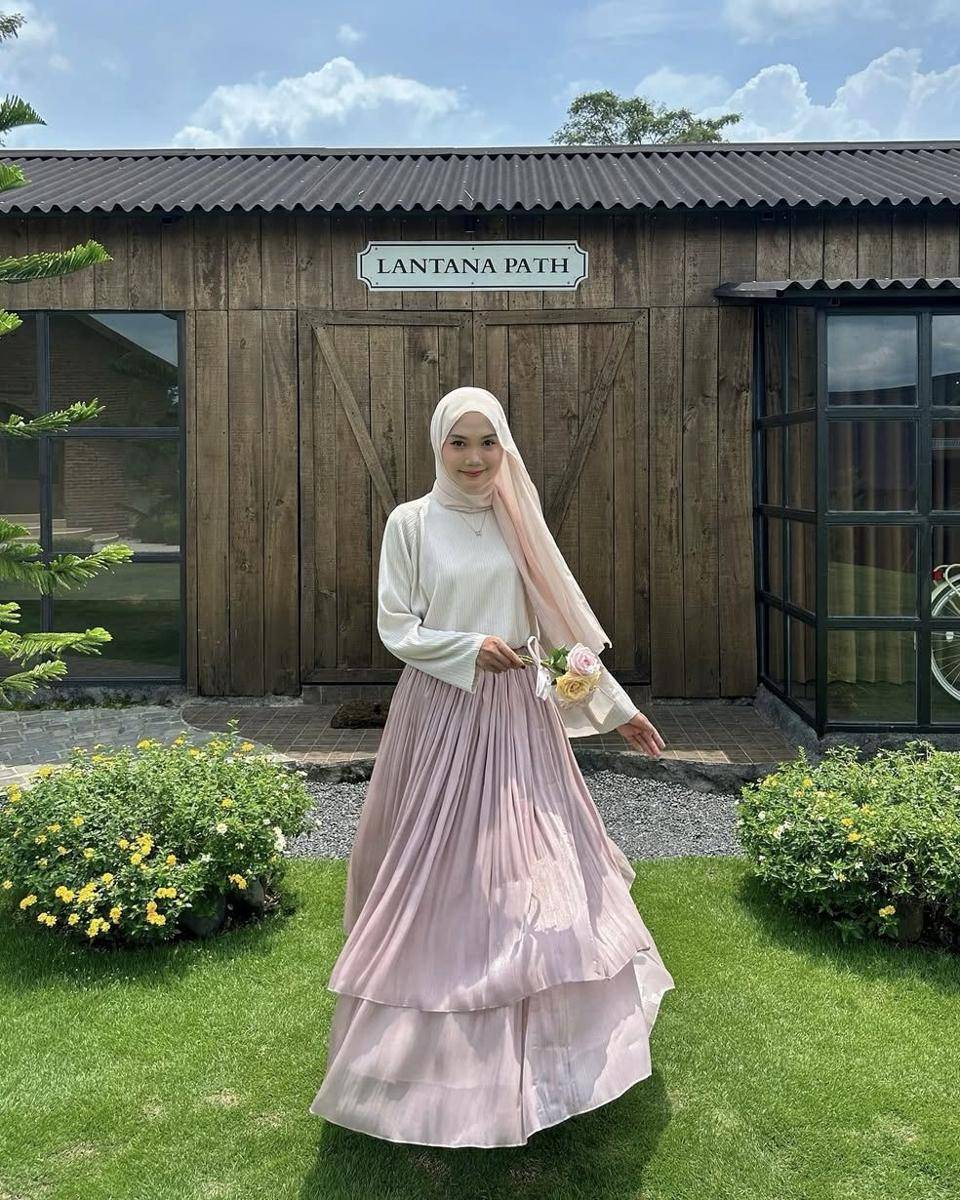 potret ide one set dan dress nuansa pink ala Diva Syifa (instagram.com/divasyifa)