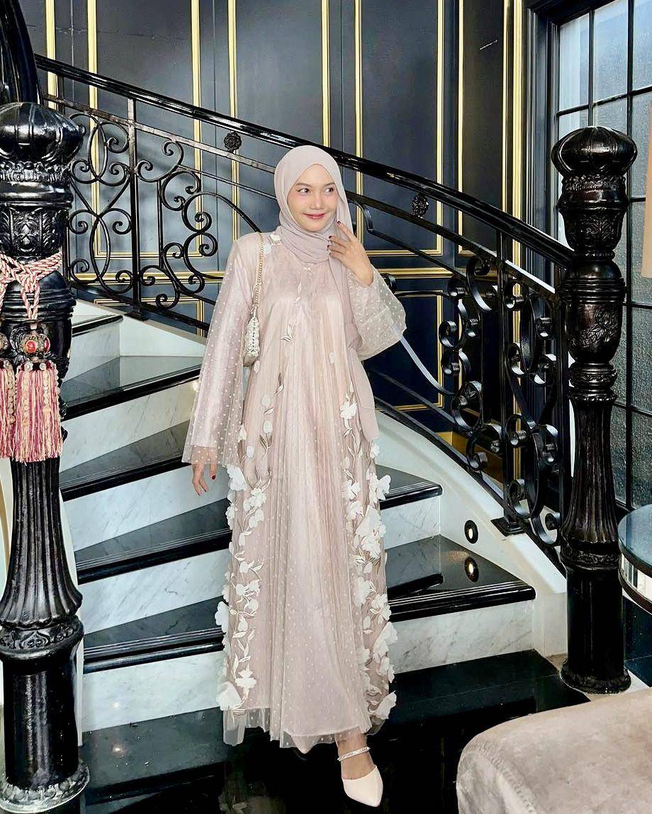 potret ide one set dan dress nuansa pink ala Diva Syifa (instagram.com/divasyifa)