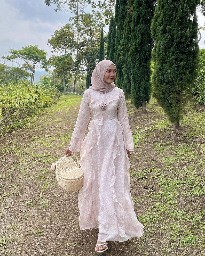 potret ide one set dan dress nuansa pink ala Diva Syifa (instagram.com/divasyifa)